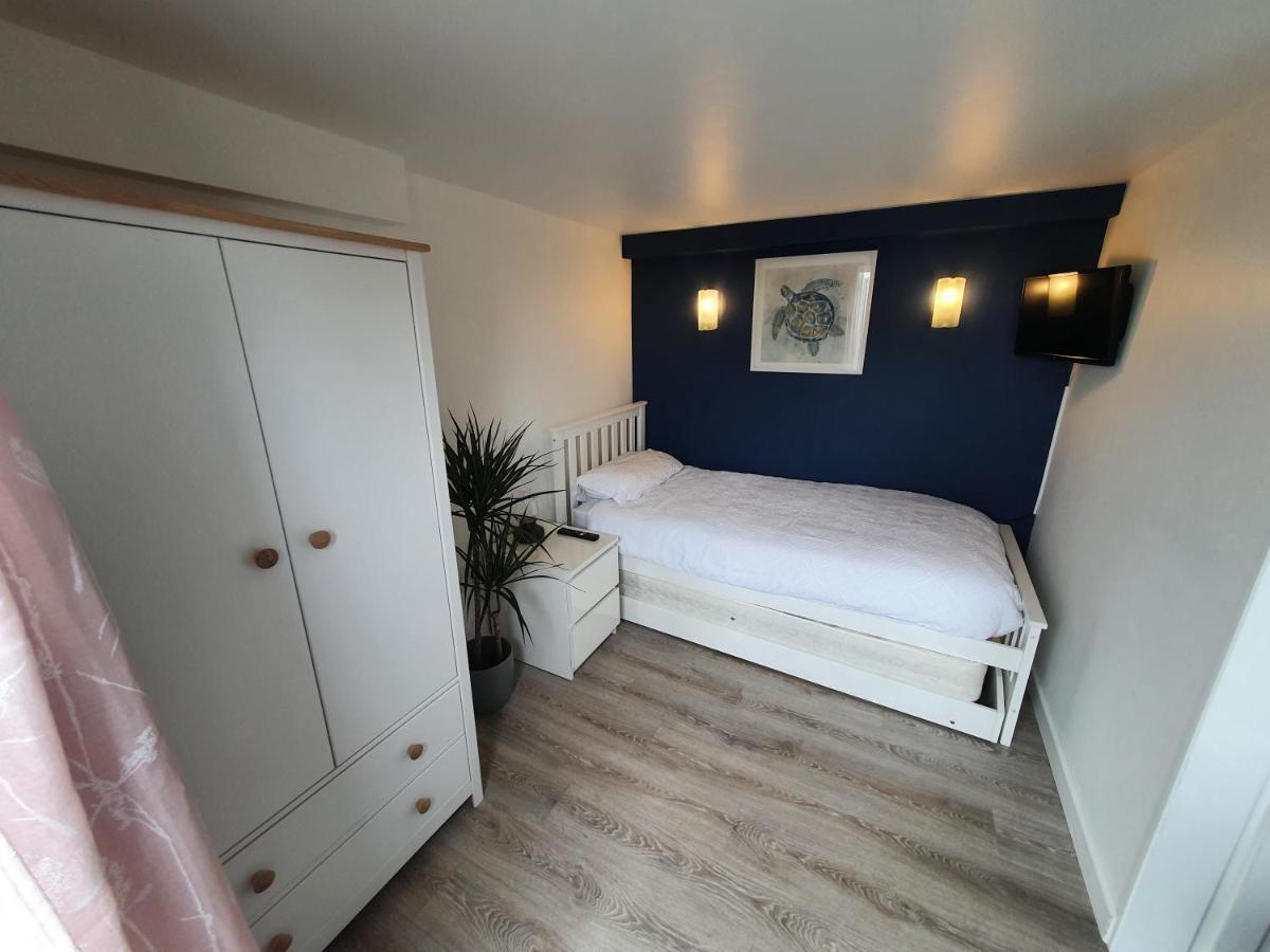 Lovely Private Studio Room With Own Kitchen And Bathroom. Set In The Popular Area Of Shiphay In Torquay And Only A Short Walk From Torbay Hospital ภายนอก รูปภาพ