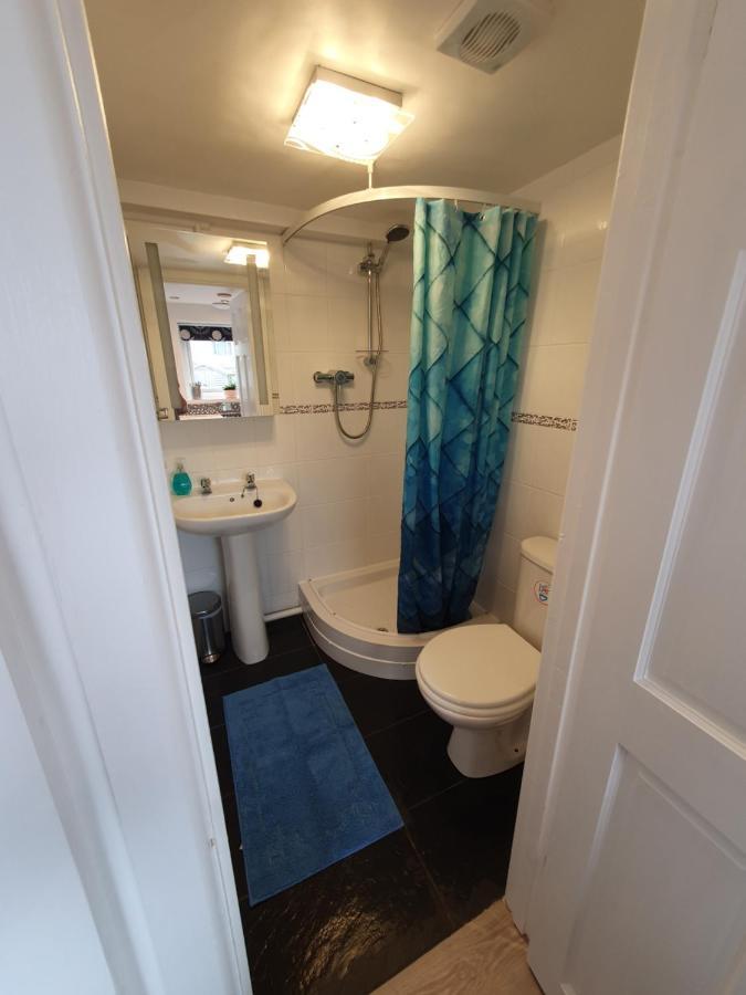 Lovely Private Studio Room With Own Kitchen And Bathroom. Set In The Popular Area Of Shiphay In Torquay And Only A Short Walk From Torbay Hospital ภายนอก รูปภาพ