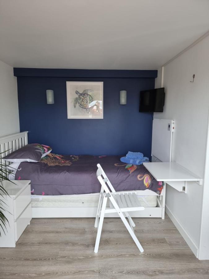 Lovely Private Studio Room With Own Kitchen And Bathroom. Set In The Popular Area Of Shiphay In Torquay And Only A Short Walk From Torbay Hospital ภายนอก รูปภาพ