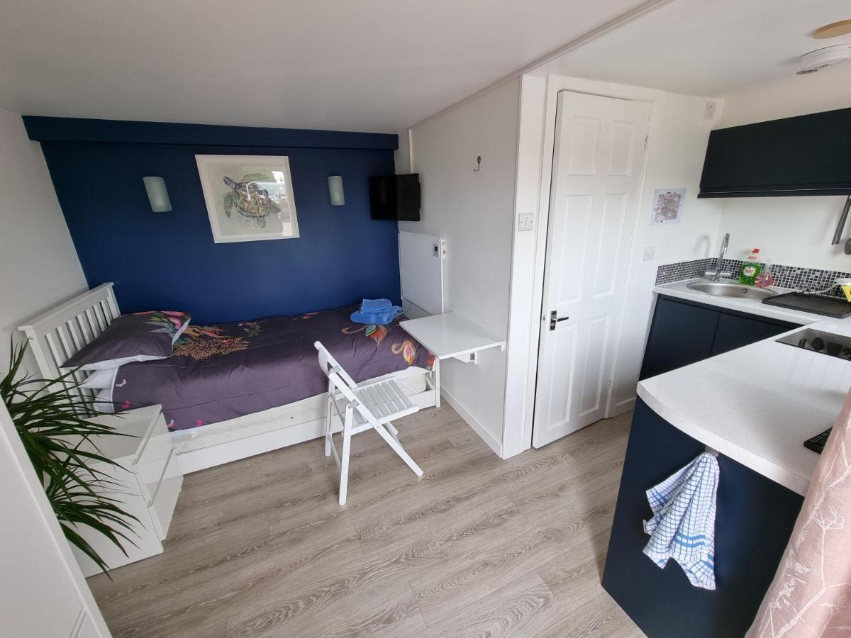Lovely Private Studio Room With Own Kitchen And Bathroom. Set In The Popular Area Of Shiphay In Torquay And Only A Short Walk From Torbay Hospital ภายนอก รูปภาพ
