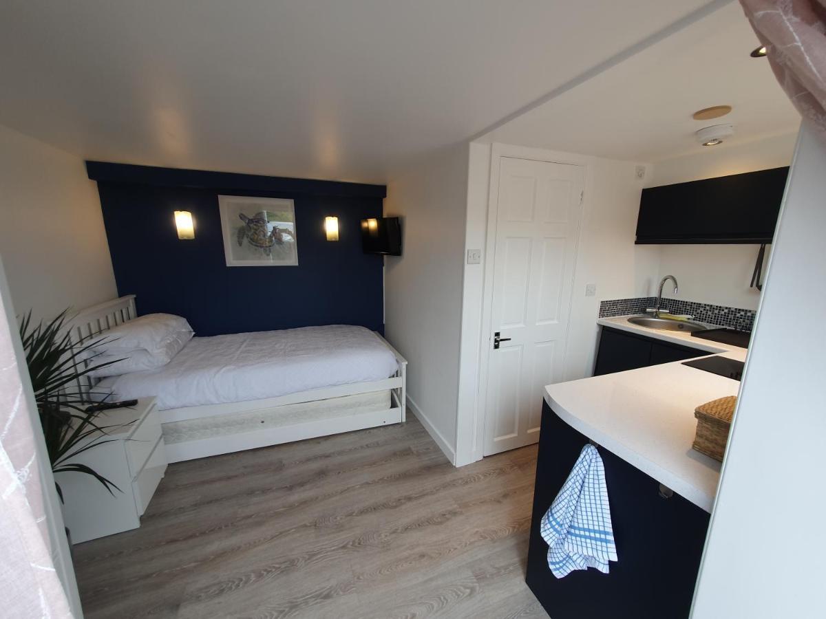 Lovely Private Studio Room With Own Kitchen And Bathroom. Set In The Popular Area Of Shiphay In Torquay And Only A Short Walk From Torbay Hospital ภายนอก รูปภาพ