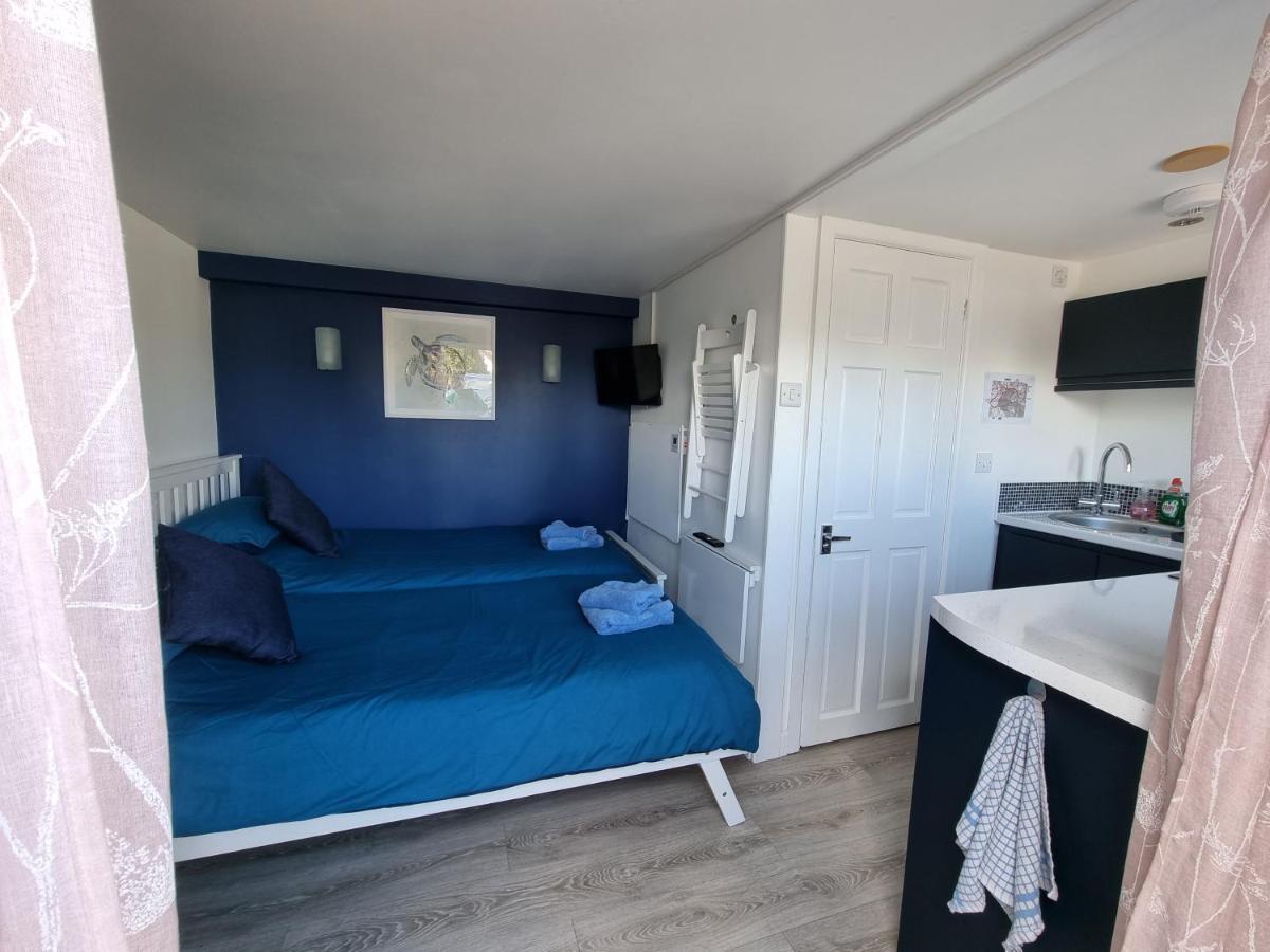 Lovely Private Studio Room With Own Kitchen And Bathroom. Set In The Popular Area Of Shiphay In Torquay And Only A Short Walk From Torbay Hospital ภายนอก รูปภาพ